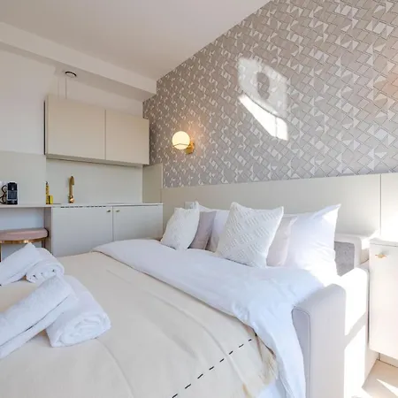 Exceptional Home - Balcony On Eiffel Tower Aparthotel